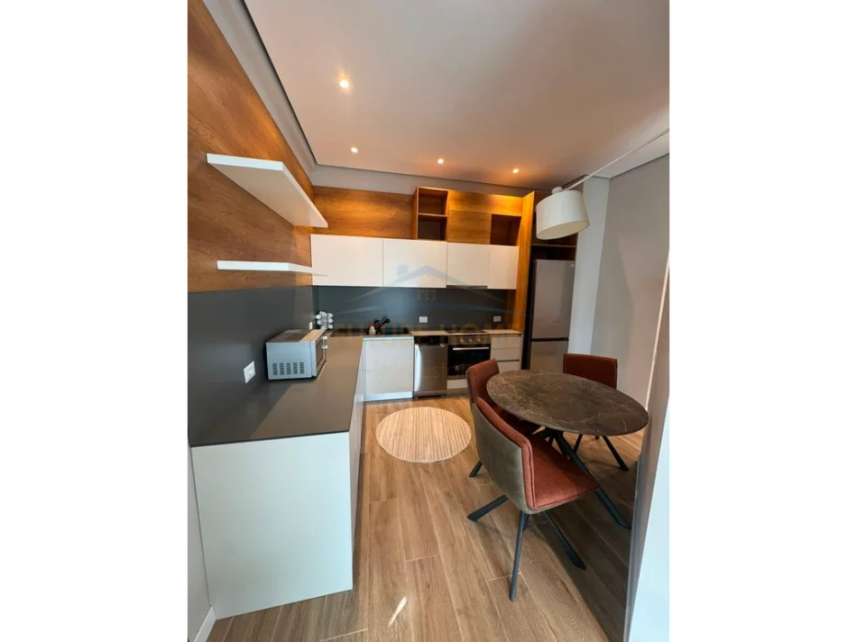 Qera, Apartament 2+1+2 + Post Parkimi, Square 21, Rruga e Kavajës 0696069906