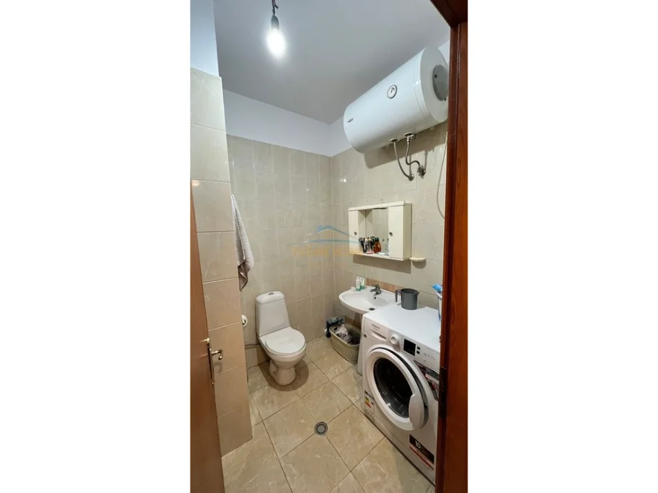 Tirane, jepet me qera apartament 1+1+Ballkon Kati 4, 57 m² 520 € (Rruga Panorama)