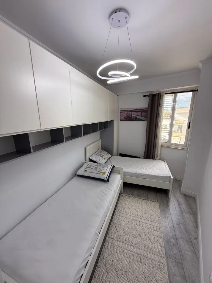 Tirane, shitet apartament 2+1+Ballkon Kati 7, 85 m² 133.000 € (Astir)