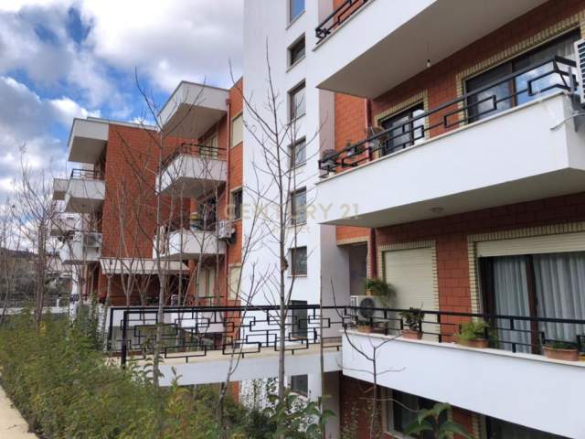 Tirane, shitet Penthouse 3+1 Kati 4, 178 m² 210.000 Euro (Kopshti Botanik)
