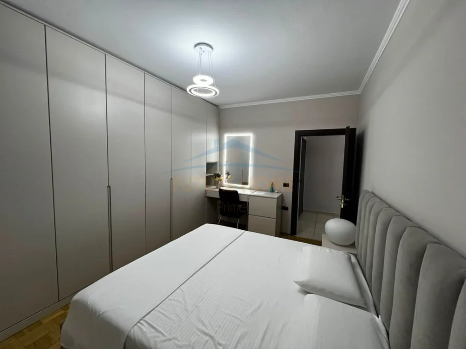 Tirane, jepet me qera apartament 2+1+Ballkon Kati 7, 105 m² 900 € (sheshi willson)