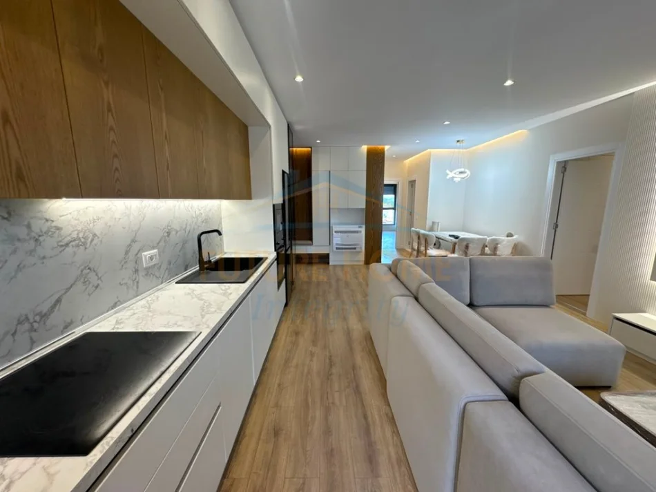 Tirane, jepet me qera apartament 2+1 Kati 7, 123 m² 858 € (Bulevardi i Ri)