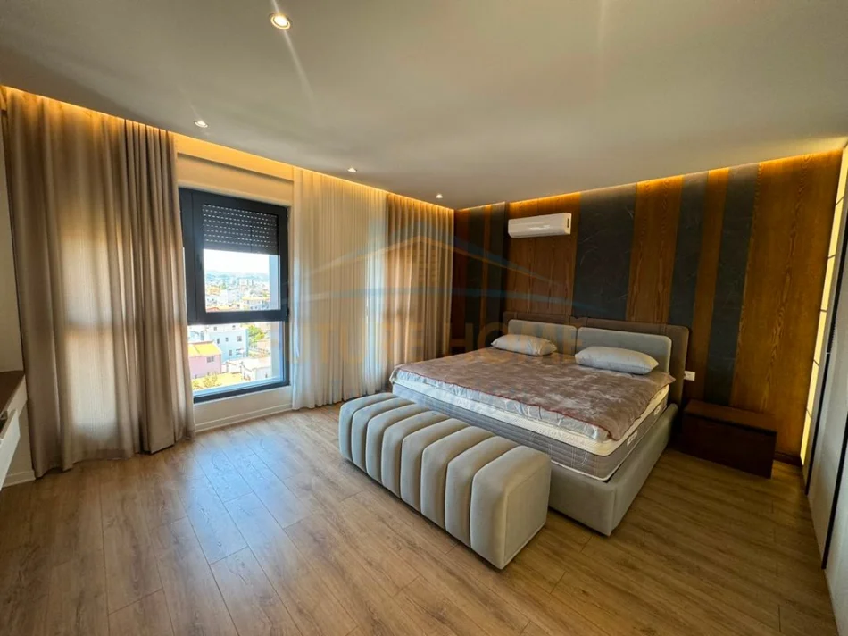 Tirane, jepet me qera apartament 2+1+Ballkon Kati 7, 123 m² 858 € (Bulevardi i Ri)
