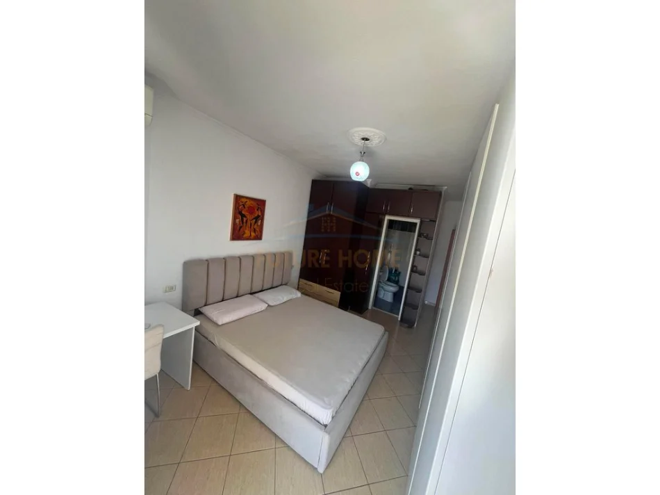 Tirane, jepet me qera apartament 2+1+Ballkon Kati 7, 90 m² 470 € (Unaza e re)