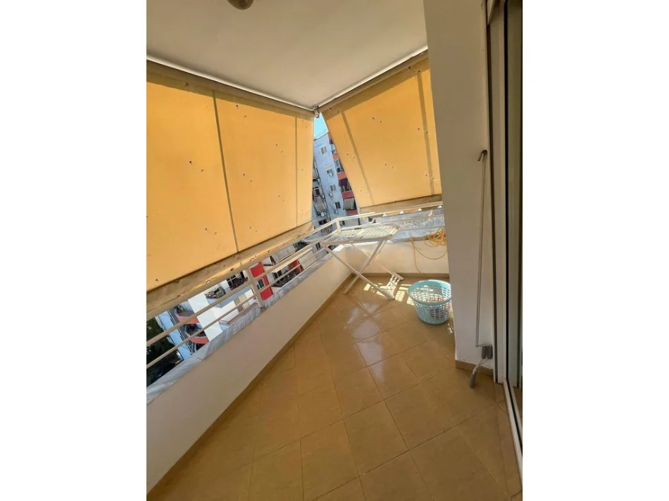 Tirane, jepet me qera apartament 2+1+Ballkon Kati 7, 90 m² 470 € (Unaza e re)