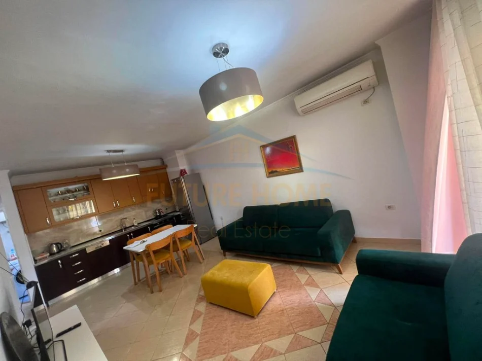 Tirane, jepet me qera apartament 2+1+Ballkon Kati 7, 90 m² 470 € (Unaza e re)