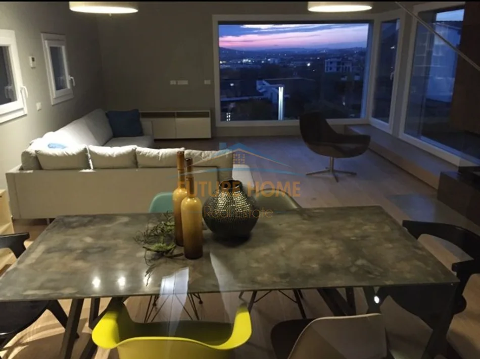 Tirane, jepet me qera Vile 5+1+Aneks+Ballkon Kati 3, 710 m² 