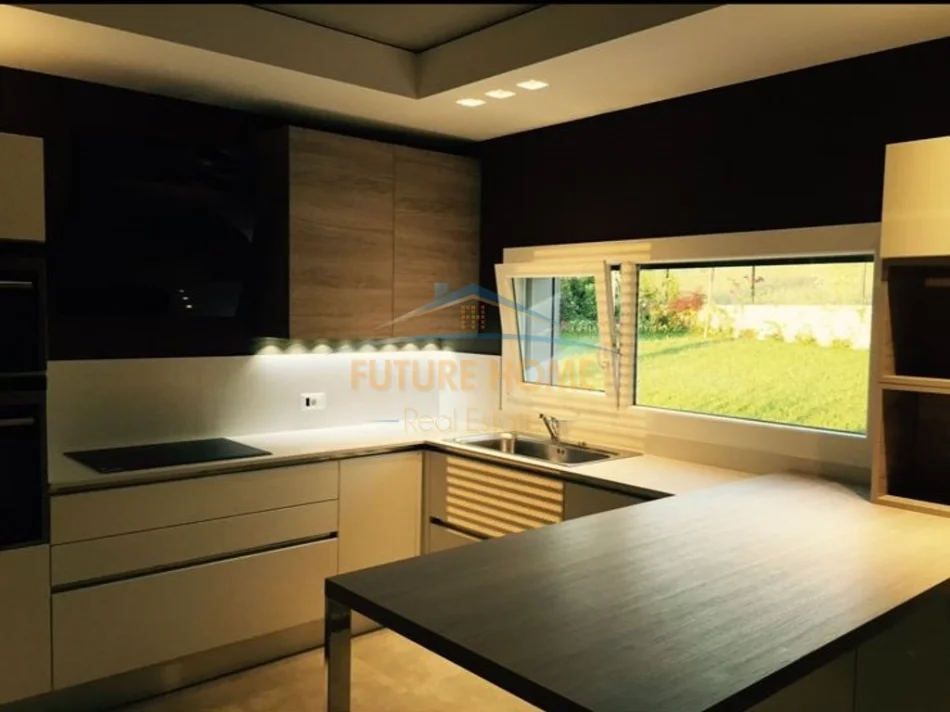 Tirane, jepet me qera Vile 5+1+Aneks+Ballkon Kati 3, 710 m² 