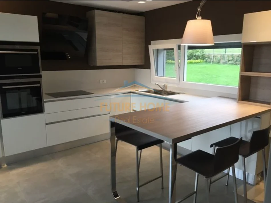 Tirane, jepet me qera Vile 5+1+Aneks+Ballkon Kati 3, 710 m² 