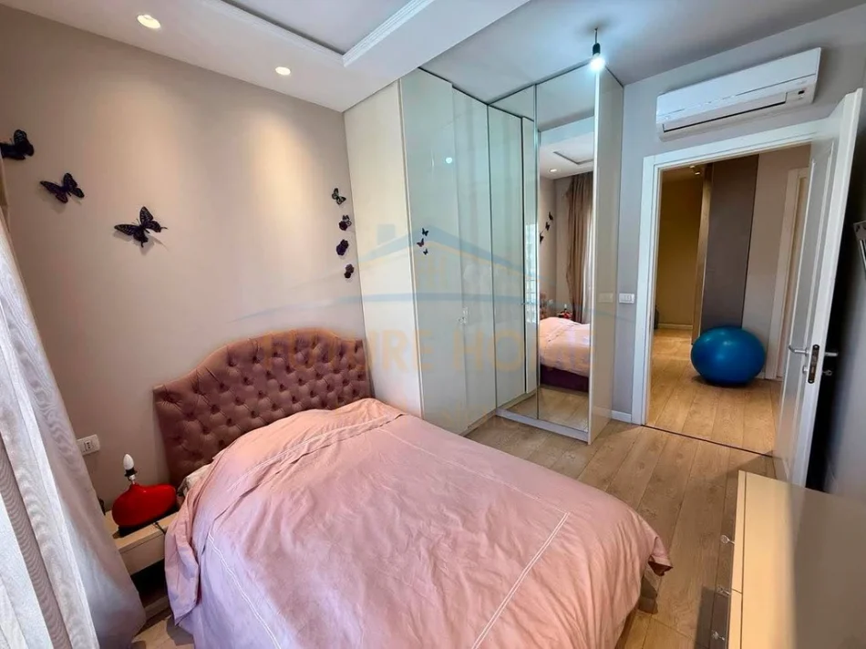 Tirane, shitet apartament 3+1 Kati 5, 122 m² 350.000 € (Rruga Mihal Grameno)