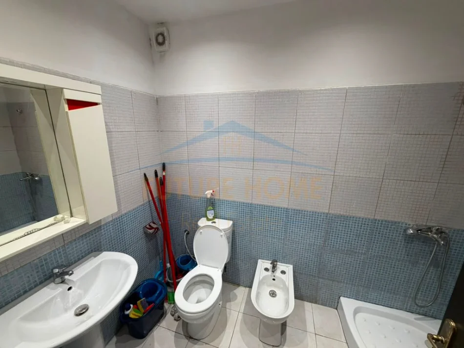 Tirane, shitet apartament 1+1+Ballkon Kati 8, 65 m² 109.000 € (YZBERISHT)