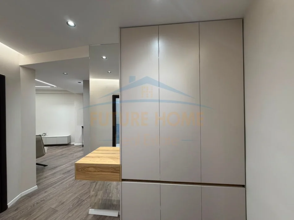 Tirane, shitet apartament 1+1+Ballkon Kati 8, 65 m² 109.000 € (YZBERISHT)