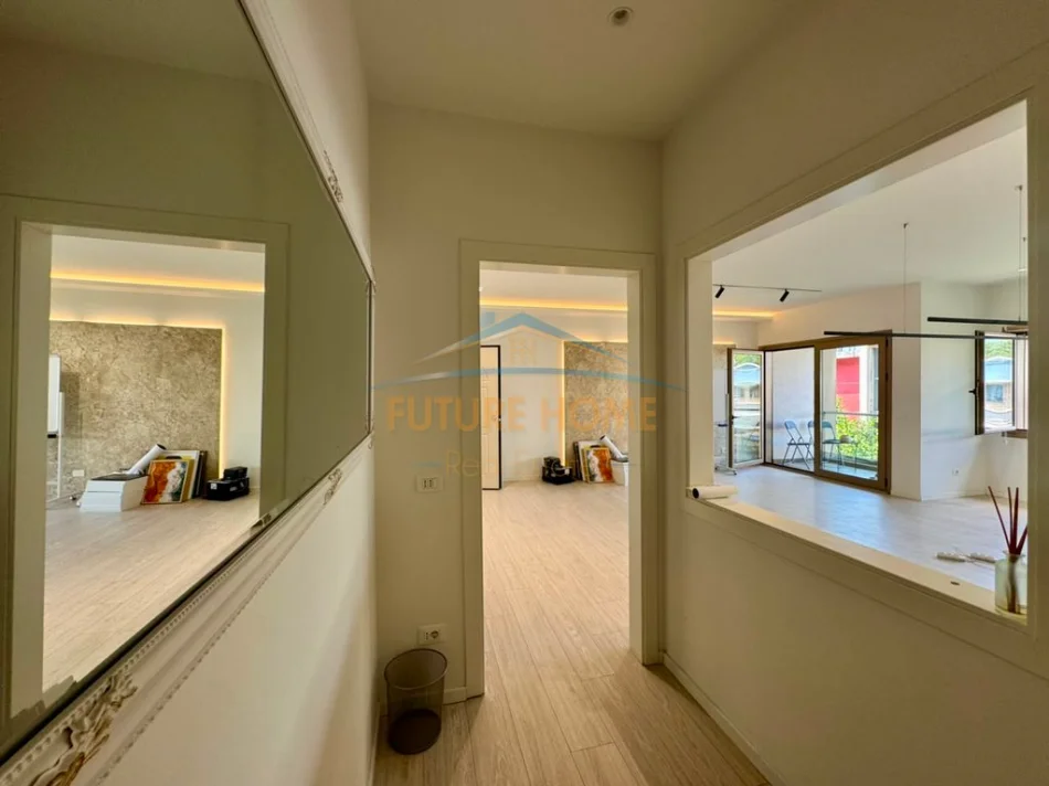 Tirane, jepet me qera zyre Kati 3, 118 m² 2.200 € (Rruga Themistokli Gjermenji)