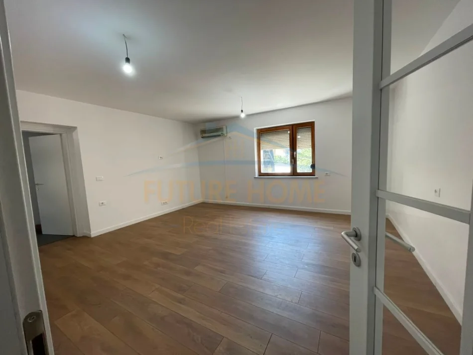 Shitet, Apartament 2+1, Pazari i Ri 0696069906