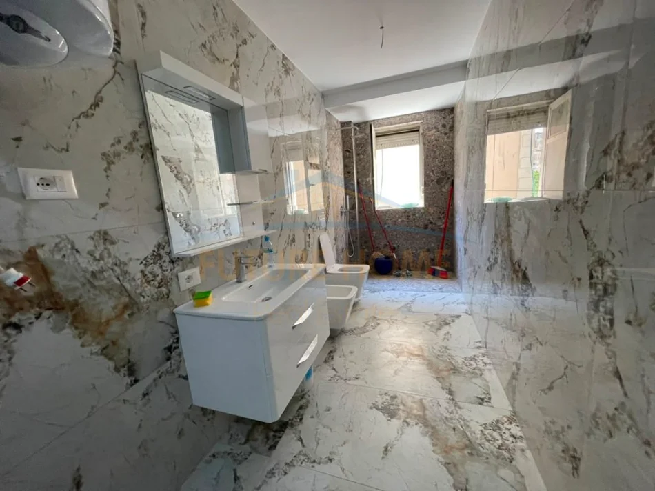 Tirane, shitet apartament 2+1 Kati 2, 96 m² 235.000 € (Pazari i Ri)