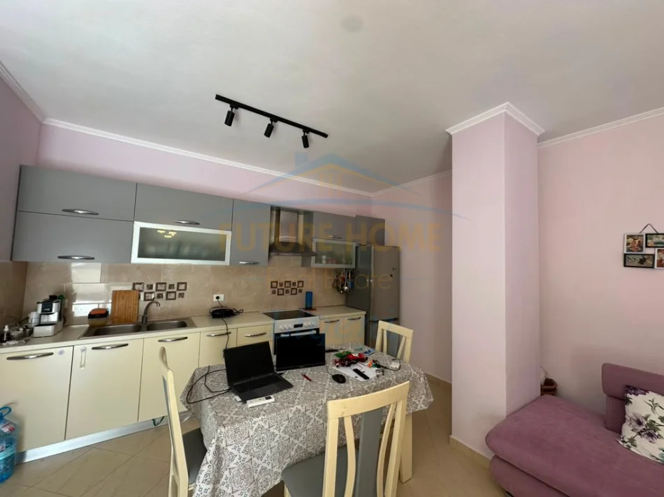 Shitet, Apartament 2+1+Verande, Fresku, Tirane. 0696069906