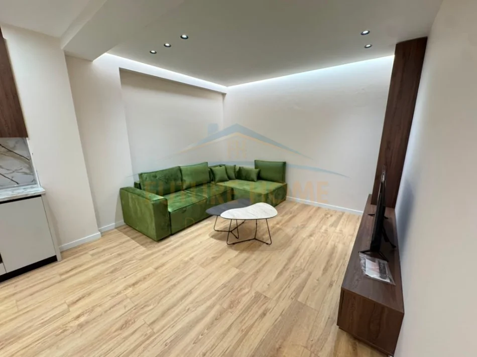 Tirane, shitet apartament 1+1+Ballkon Kati 7, 65 m² 125.000 € (UNAZA E RE)