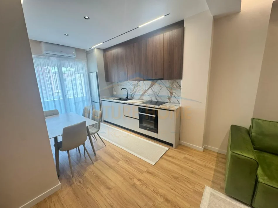 Tirane, shitet apartament 1+1 Kati 7, 65 m² 125.000 € (Unaza e Re)