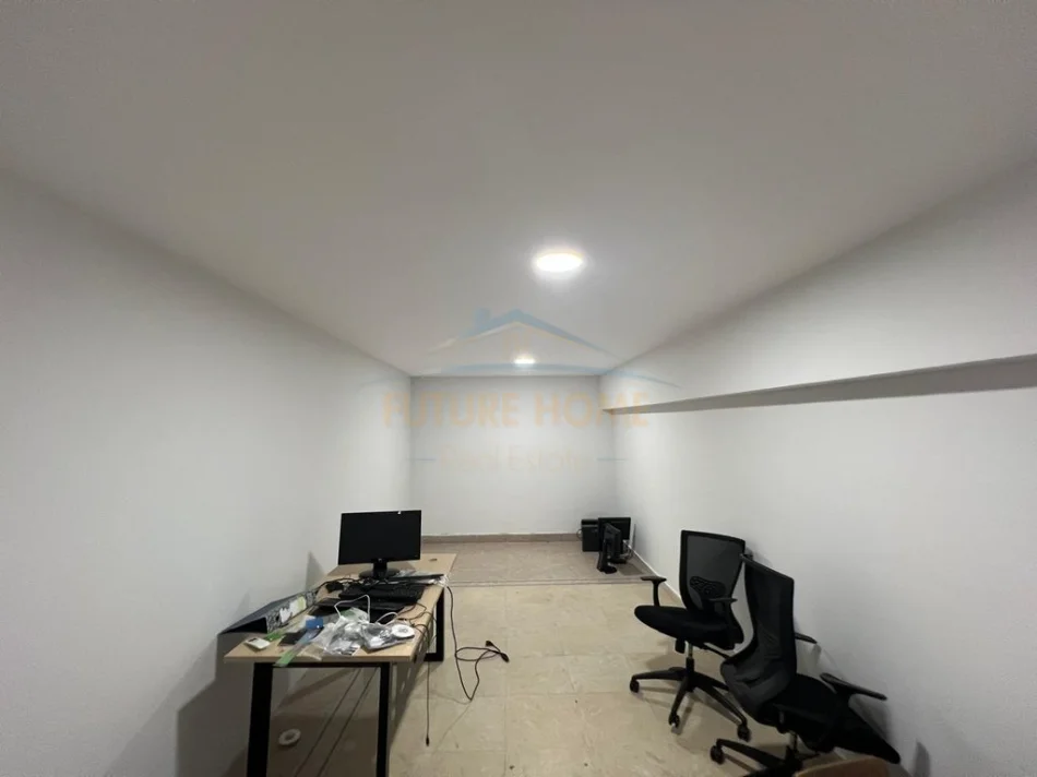 Tirane, jepet me qera ambjent biznesi Kati 0, 185 m² 1.700 € (Pazar i ri)