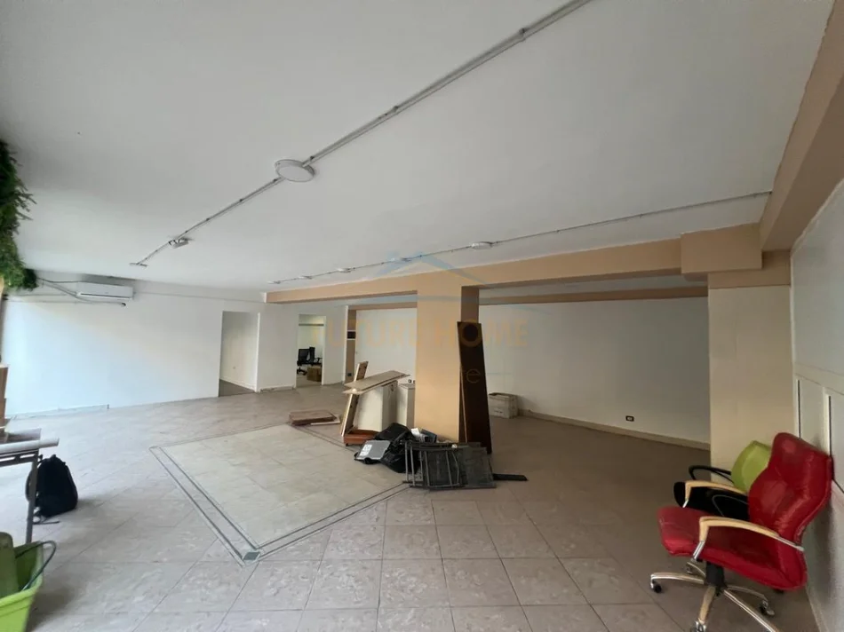 Tirane, jepet me qera ambjent biznesi Kati 0, 185 m² 1.700 € (Pazar i ri)