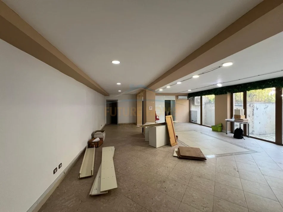 Tirane, jepet me qera ambjent biznesi Kati 0, 185 m² 1.700 € (Pazar i ri)