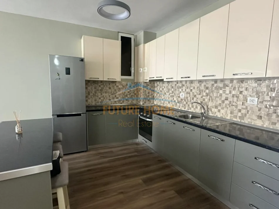 Tirane, shitet apartament 1+1 Kati 5, 73 m² 120.000 € (Astir)