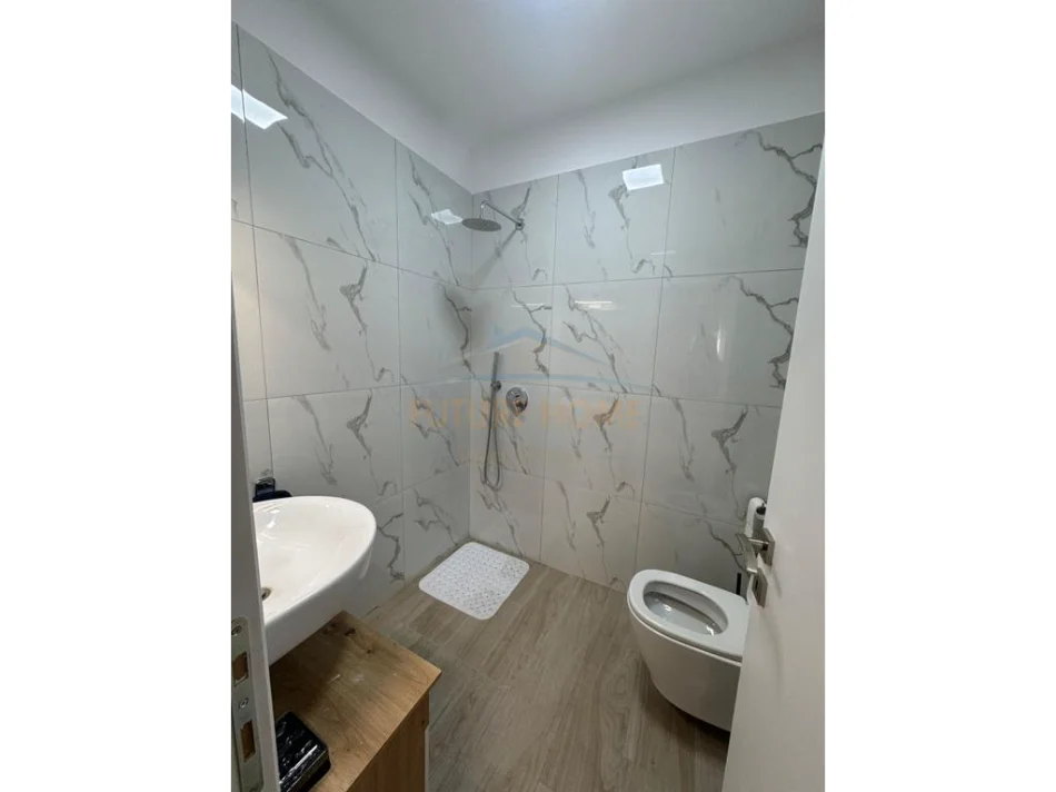 Tirane, jepet me qera apartament 2+1 Kati 2, 105 m² 650 € (Rruga Kongresi i Manastirt)