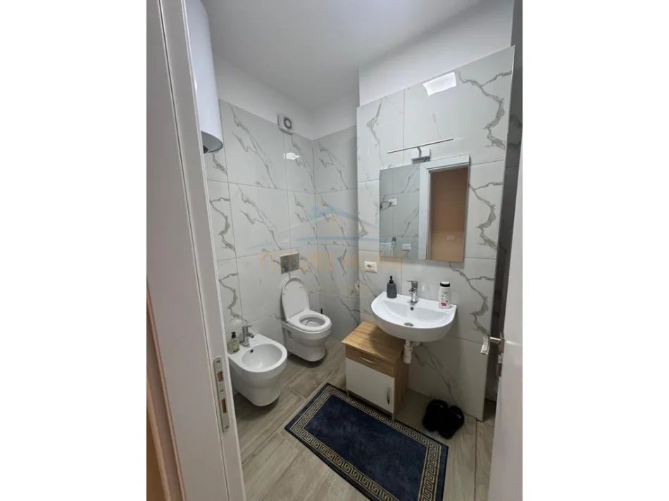 Tirane, jepet me qera apartament 2+1+Ballkon Kati 2, 105 m² 650 € (Rruga Kongresi i Manastirit)