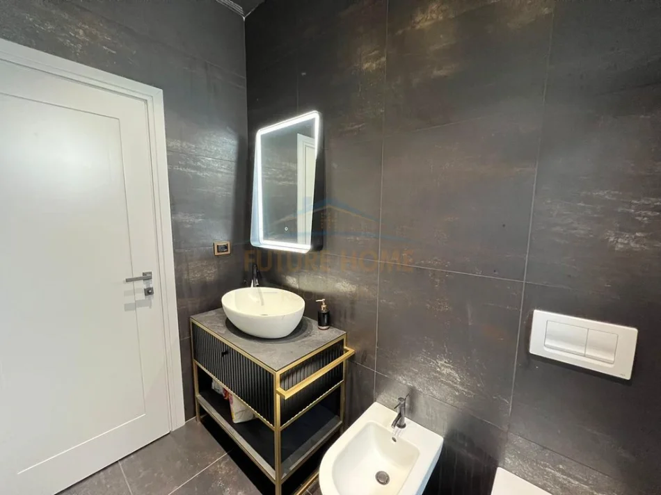 Tirane, shitet apartament 2+1 Kati 2, 124 m² 290.000 € (Liqeni i Thate)
