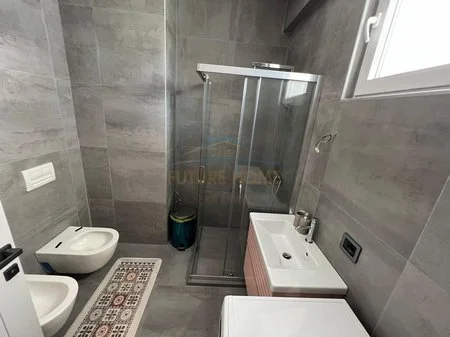 Tirane, shitet apartament 2+1+Ballkon Kati 2, 123 m² 290.000 € (Hotel Radisson)