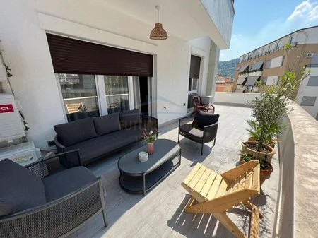 Tirane, shitet apartament 2+1+Ballkon Kati 2, 123 m² 290.000 € (Hotel Radisson)