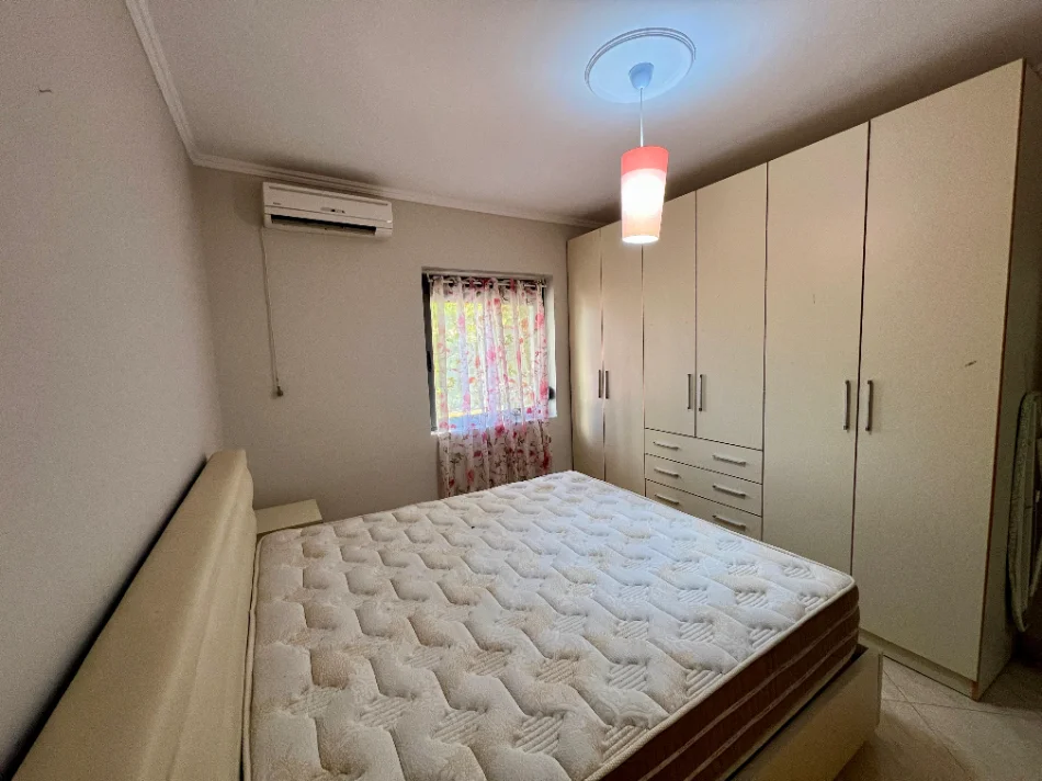 Tirane, jepet me qera apartament 1+1+Ballkon Kati 2, 60 m² 500 € (Ish tregu elektrik)