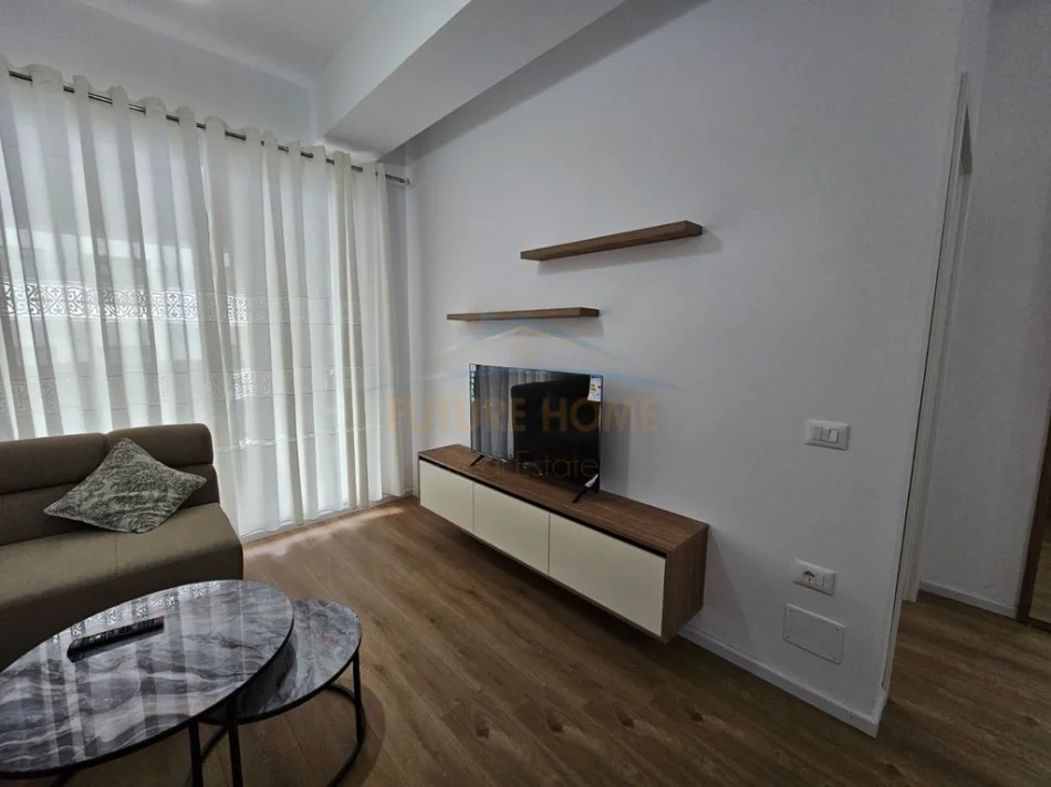 Tirane, jepet me qera apartament 1+1+Ballkon Kati 4, 45 m² 450 € (rezidenca kadiu)