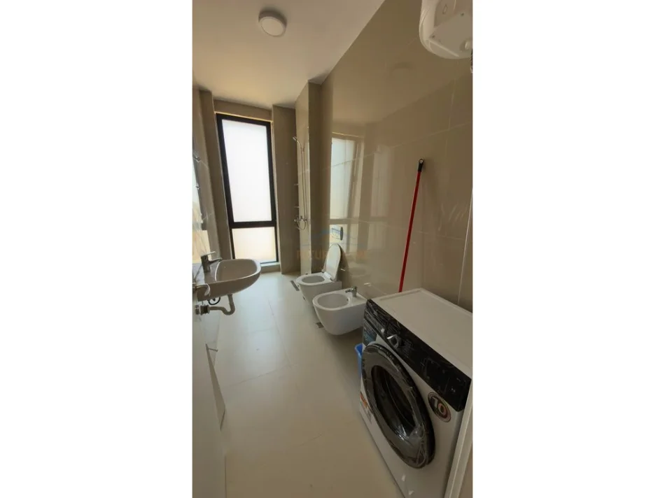 Tirane, jepet me qera apartament 2+1 Kati 8, 68 m² 700 € (Bulevardi i Ri)