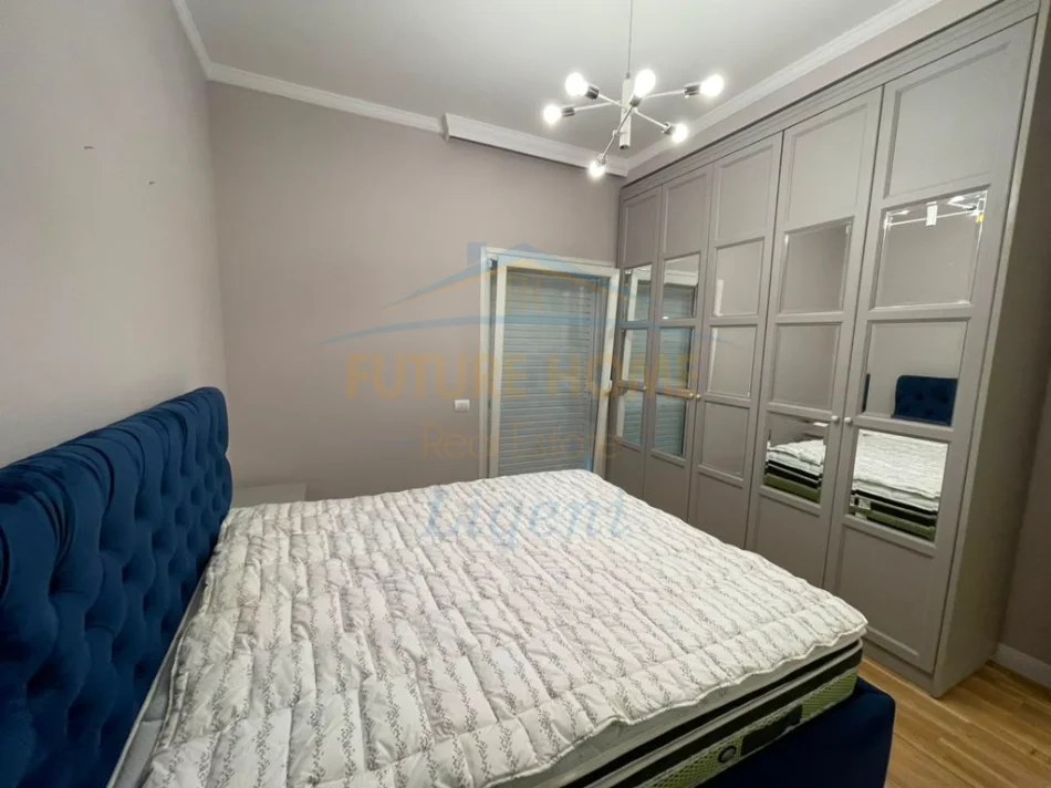 Tirane, jepet me qera apartament 1+1+Ballkon Kati 1, 64 m² 700 € (Kopshti Botanik)