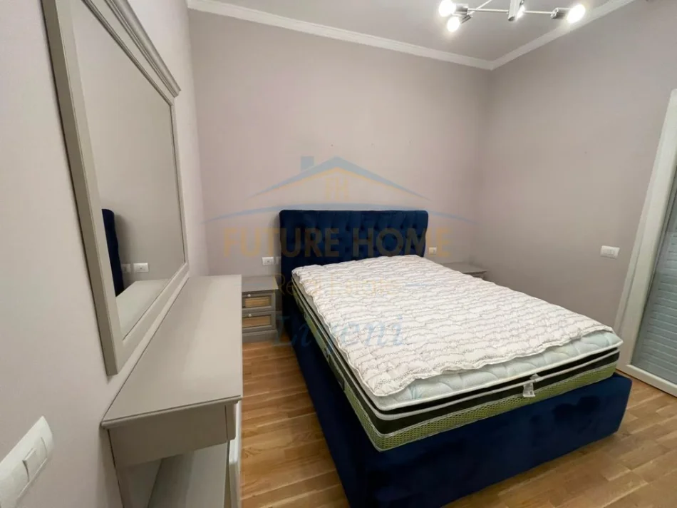 Tirane, jepet me qera apartament 1+1+Ballkon Kati 1, 64 m² 700 € (Kopshti Botanik)