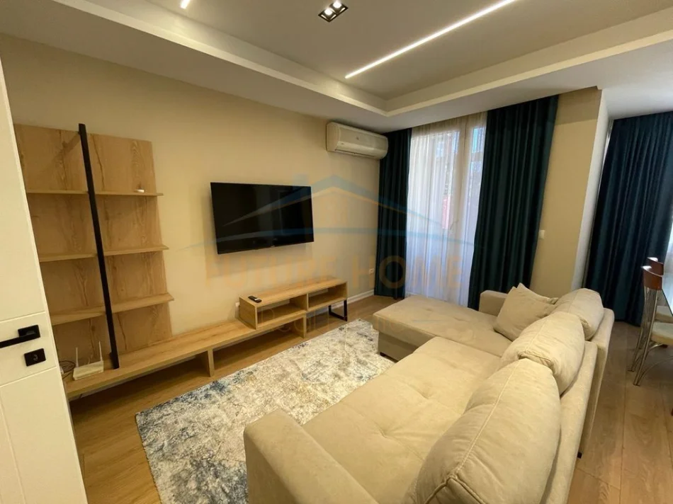 Tirane, jepet me qera apartament 2+1 Kati 5, 90 m² 820 € (Brryli)