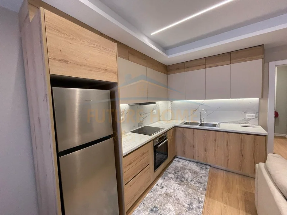 Tirane, jepet me qera apartament 2+1 Kati 5, 90 m² 820 € (Brryli)