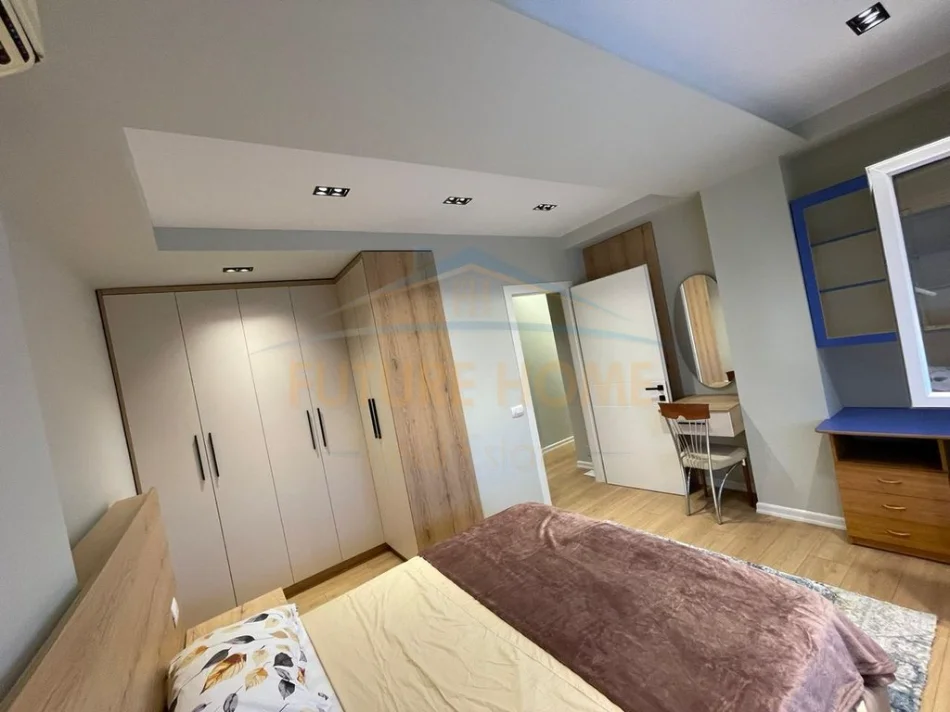 Tirane, jepet me qera apartament 2+1 Kati 5, 90 m² 820 € (Brryli)