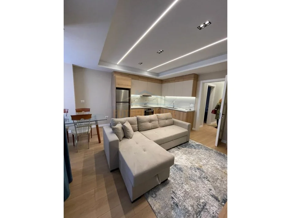 Tirane, jepet me qera apartament 2+1 Kati 5, 90 m² 820 € (Brryli)