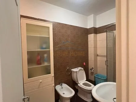 Tirane, jepet me qera apartament 2+1+Ballkon Kati 2, 91 m² 750 € 