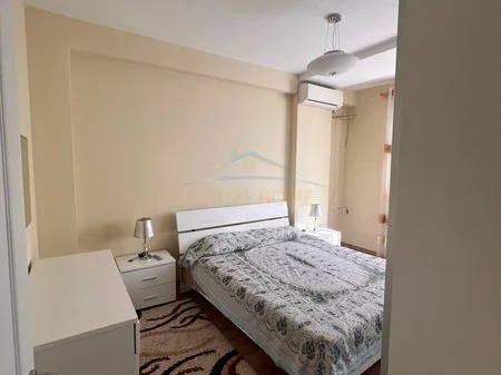 Tirane, jepet me qera apartament 2+1+Ballkon Kati 2, 91 m² 750 € 