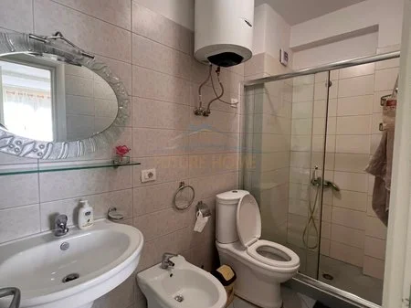Tirane, jepet me qera apartament 2+1+Ballkon Kati 2, 91 m² 750 € 