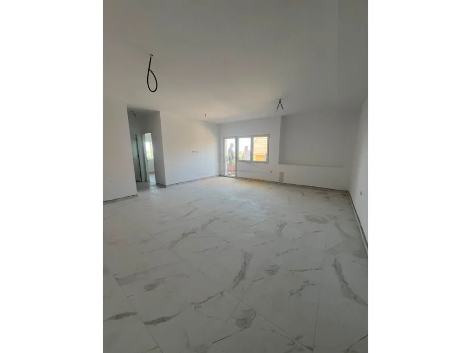 Tirane, shitet apartament 2+1 Kati 4, 93 m² (Rezidenca Lake Land, Farke)