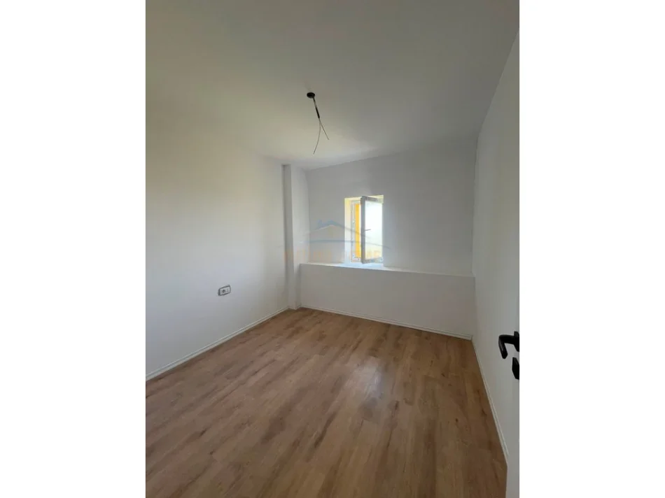 Tirane, shitet apartament 2+1 Kati 4, 93 m² (Rezidenca Lake Land, Farke)