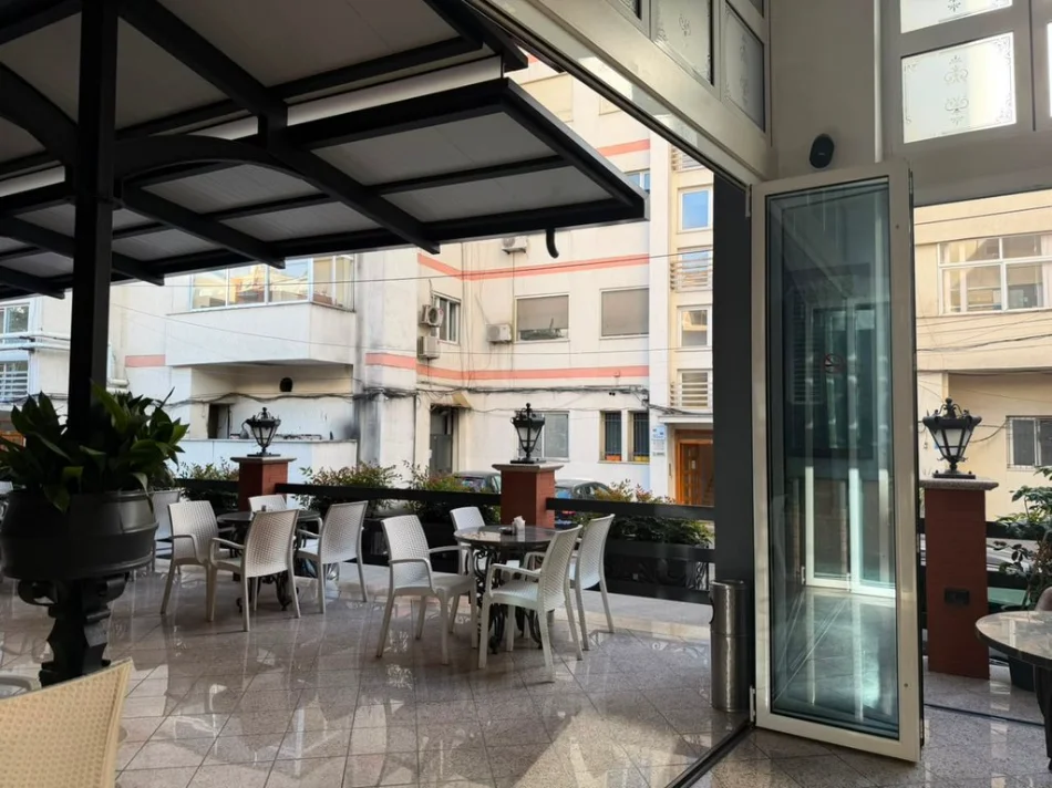 Tirane, jepet me qera bar-kafe Kati 0, 302 m² 3.500 € (blloku i ambasadave)