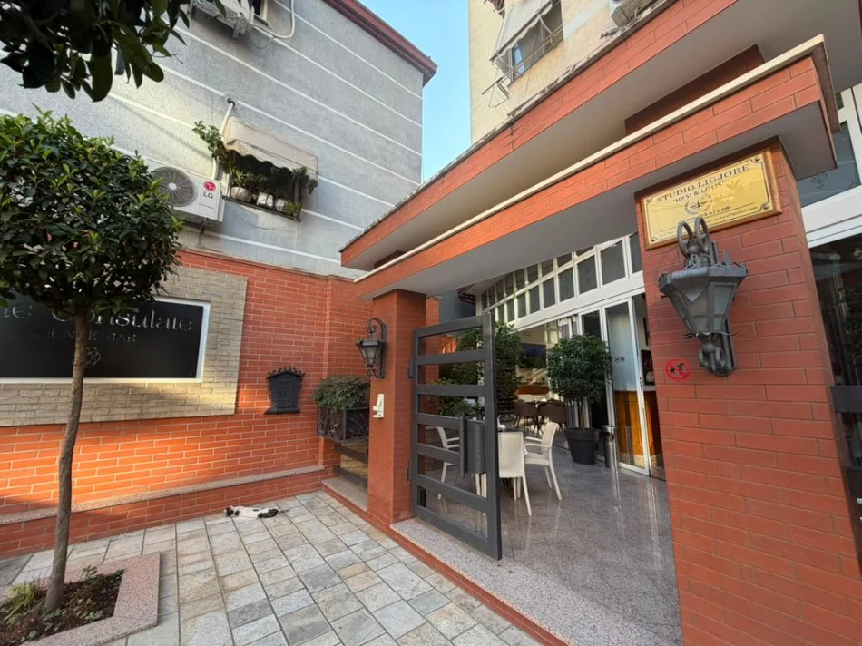Qera, Lounge-Bar ,Blloku i Ambasadave, Tirane. 0696069906