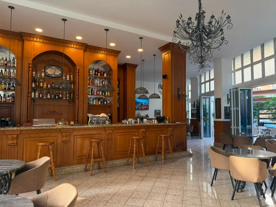Qera, Lounge-Bar ,Blloku i Ambasadave, Tirane. 0696069906