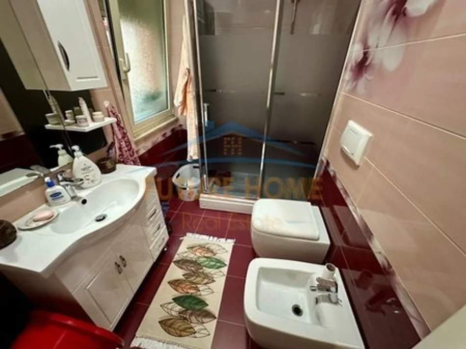 Tirane, shitet apartament 3+1 Kati 3, 123 m² 279.000 € (iqeni i Thatë)