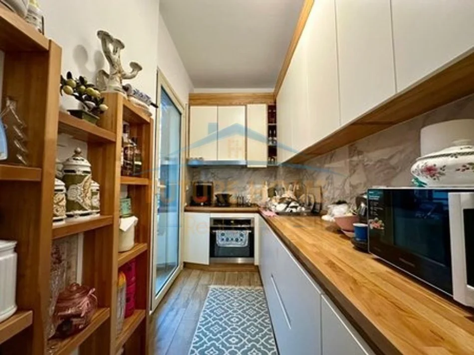 Tirane, shitet apartament 3+1 Kati 3, 123 m² 279.000 € (Liqeni i Thate)